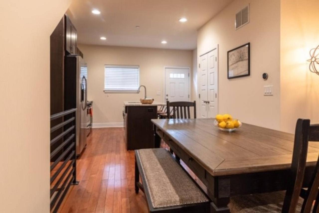 Beautiful Lux 4 Bedroom*Near Penn/Chop*Roof Deck フィラデルフィア エクステリア 写真
