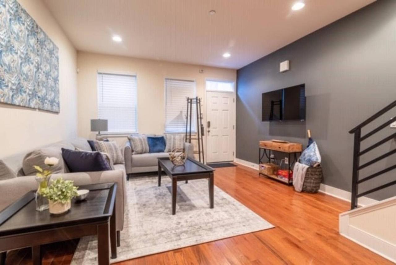 Beautiful Lux 4 Bedroom*Near Penn/Chop*Roof Deck フィラデルフィア エクステリア 写真